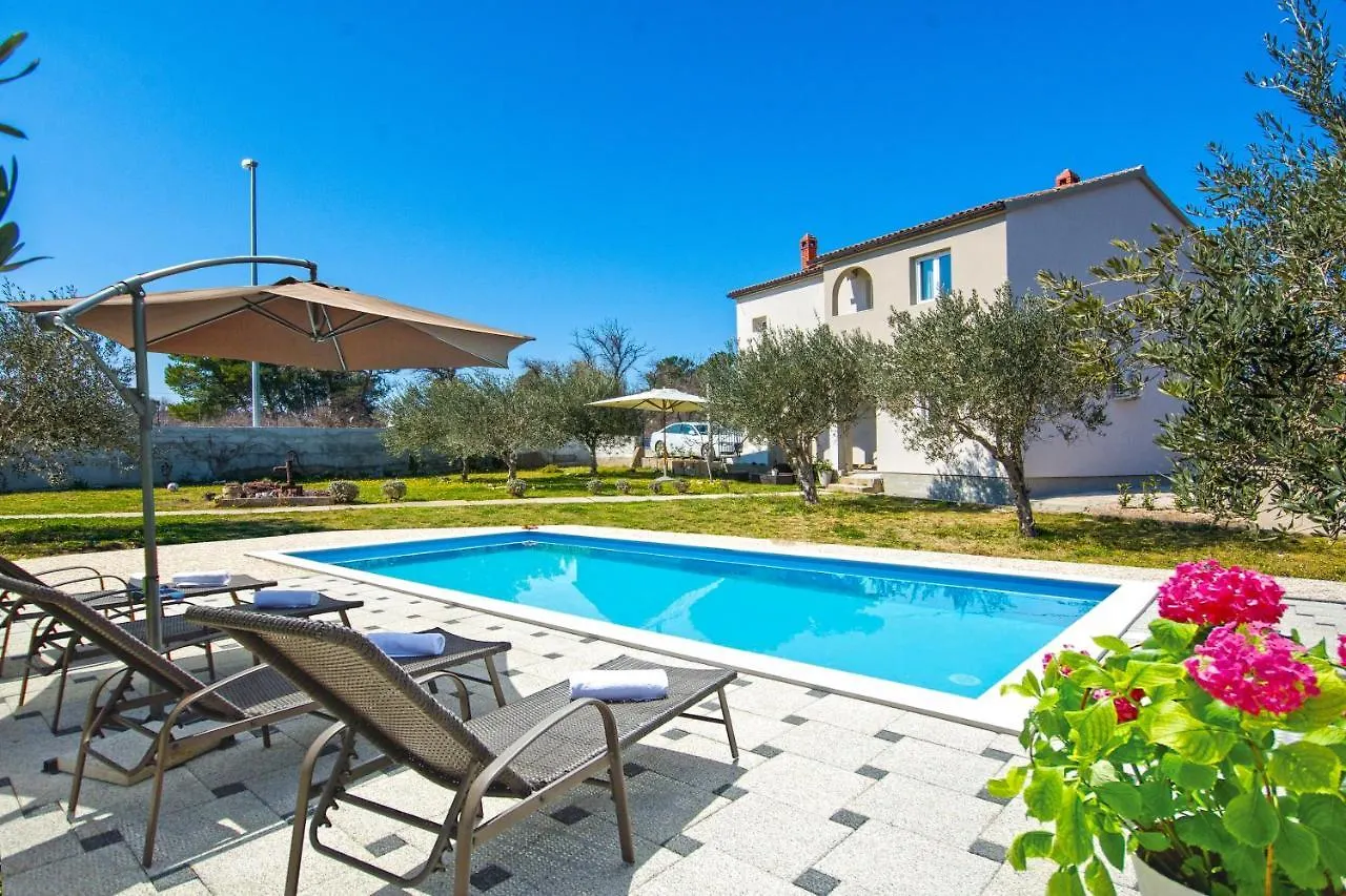 Family Friendly House With A Swimming Pool Nin, Zadar - 19431 빌라